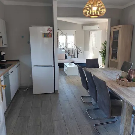 Voor 8 Personen Met Zwembad *