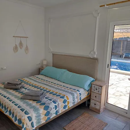 Voor 8 Personen Met Zwembad Calafat