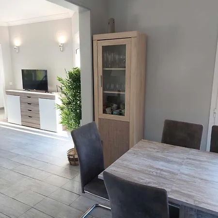 Villa Voor 8 Personen Met Zwembad *