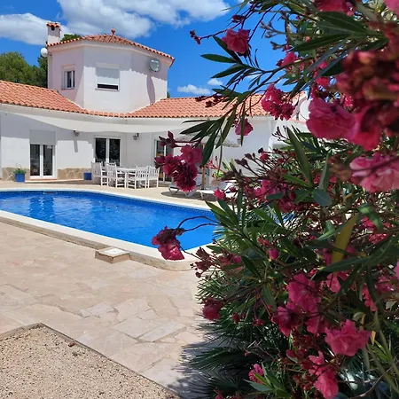 Voor 8 Personen Met Zwembad Calafat
