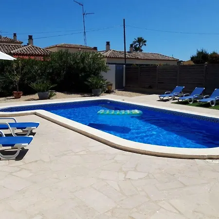 Voor 8 Personen Met Zwembad Calafat