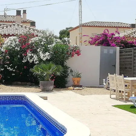 Voor 8 Personen Met Zwembad Calafat