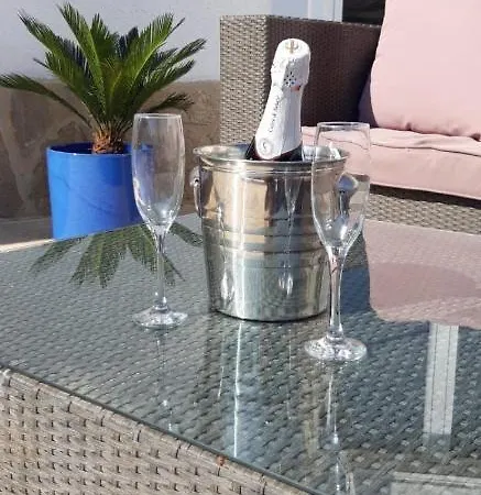 Voor 8 Personen Met Zwembad Calafat