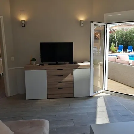 Voor 8 Personen Met Zwembad Calafat